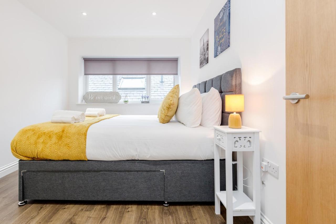 Watford Town Centre, Serviced One Bed Flat With Choice Of King Or Twin Beds, Sleeps Up To 4 Sharing, Free Wifi And Free Movies London Exterior foto