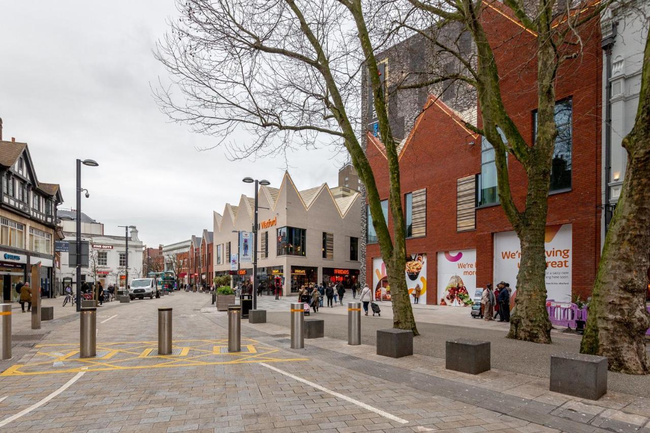 Watford Town Centre, Serviced One Bed Flat With Choice Of King Or Twin Beds, Sleeps Up To 4 Sharing, Free Wifi And Free Movies London Exterior foto
